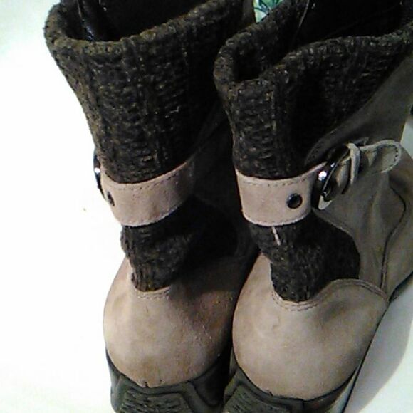 Aquatalia Suede Short Wedge Booties - Picture 12 of 14